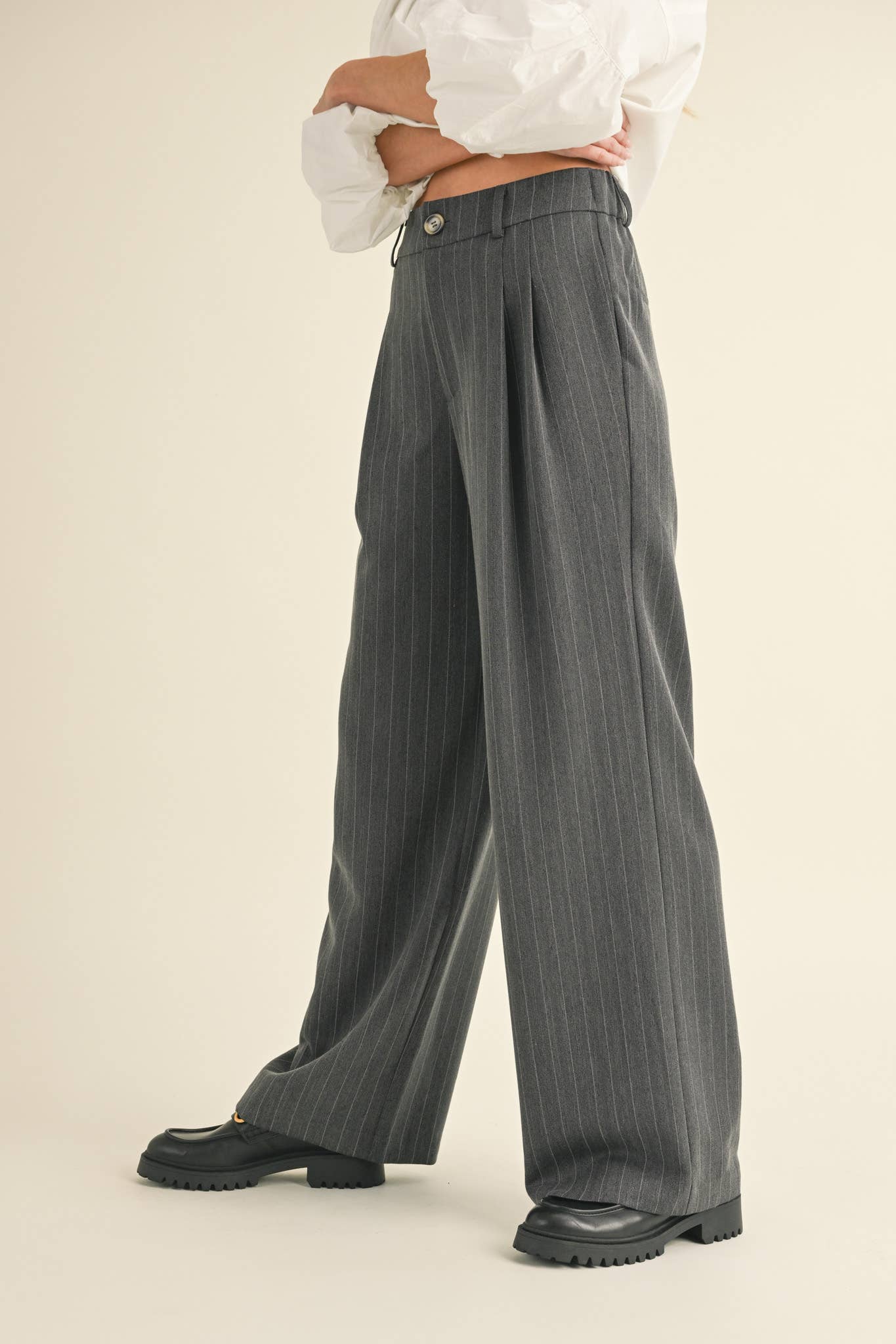 High-Waisted Pinstripe Wide Leg Trousers – Pleated Waist with Pockets & Zip Closure