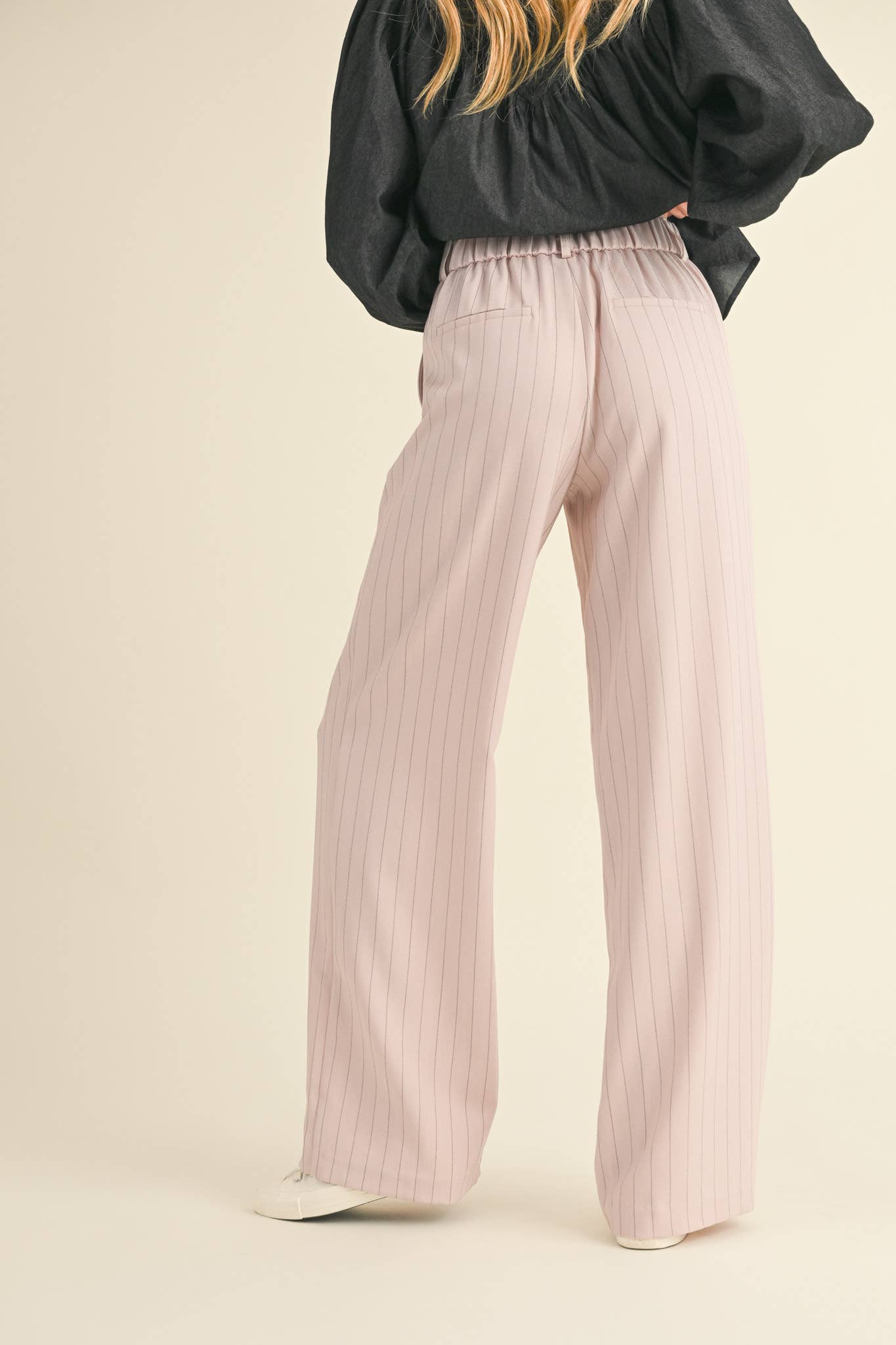 High-Waisted Pinstripe Wide Leg Trousers – Pleated Waist with Pockets & Zip Closure