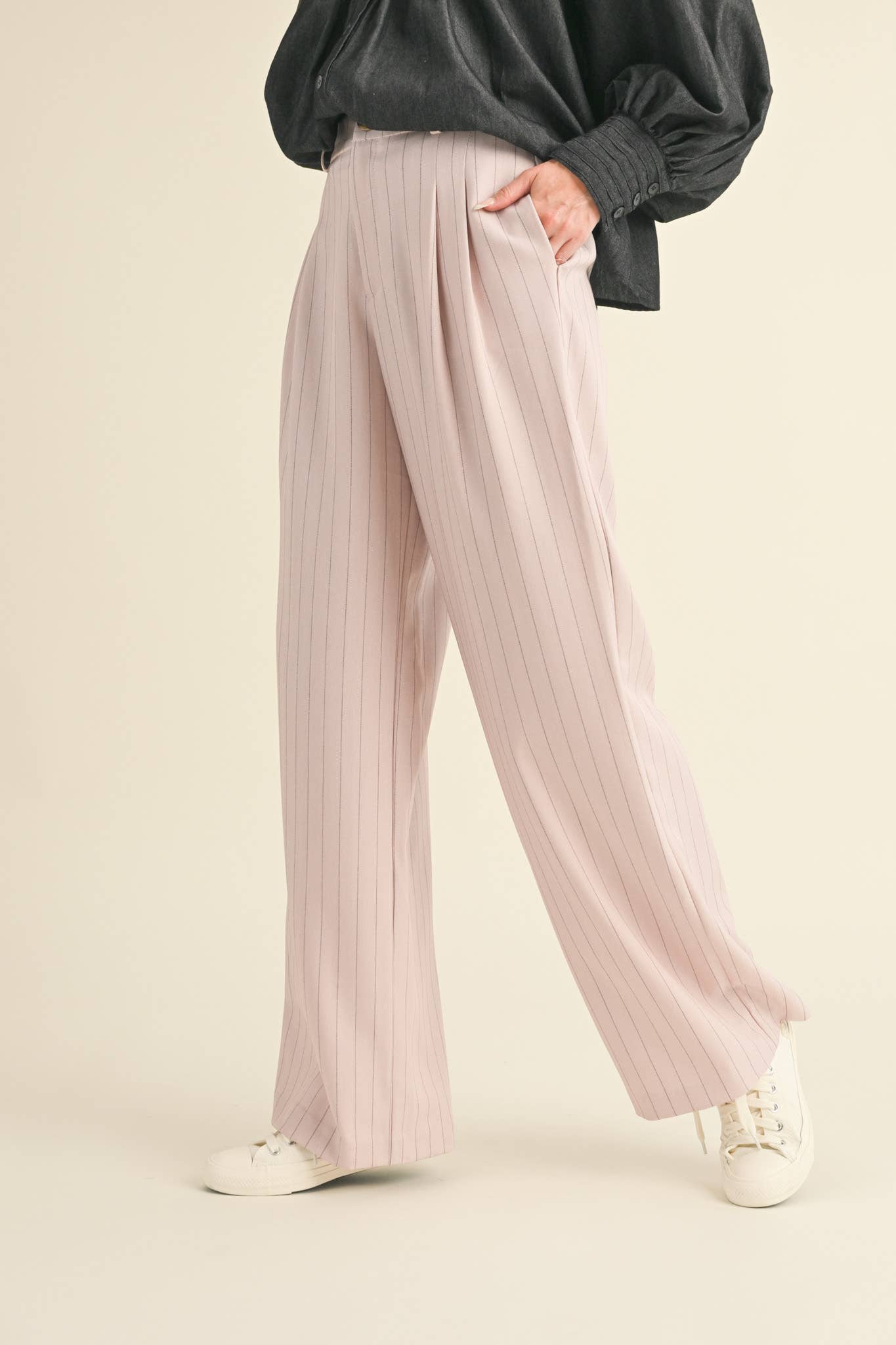 High-Waisted Pinstripe Wide Leg Trousers – Pleated Waist with Pockets & Zip Closure