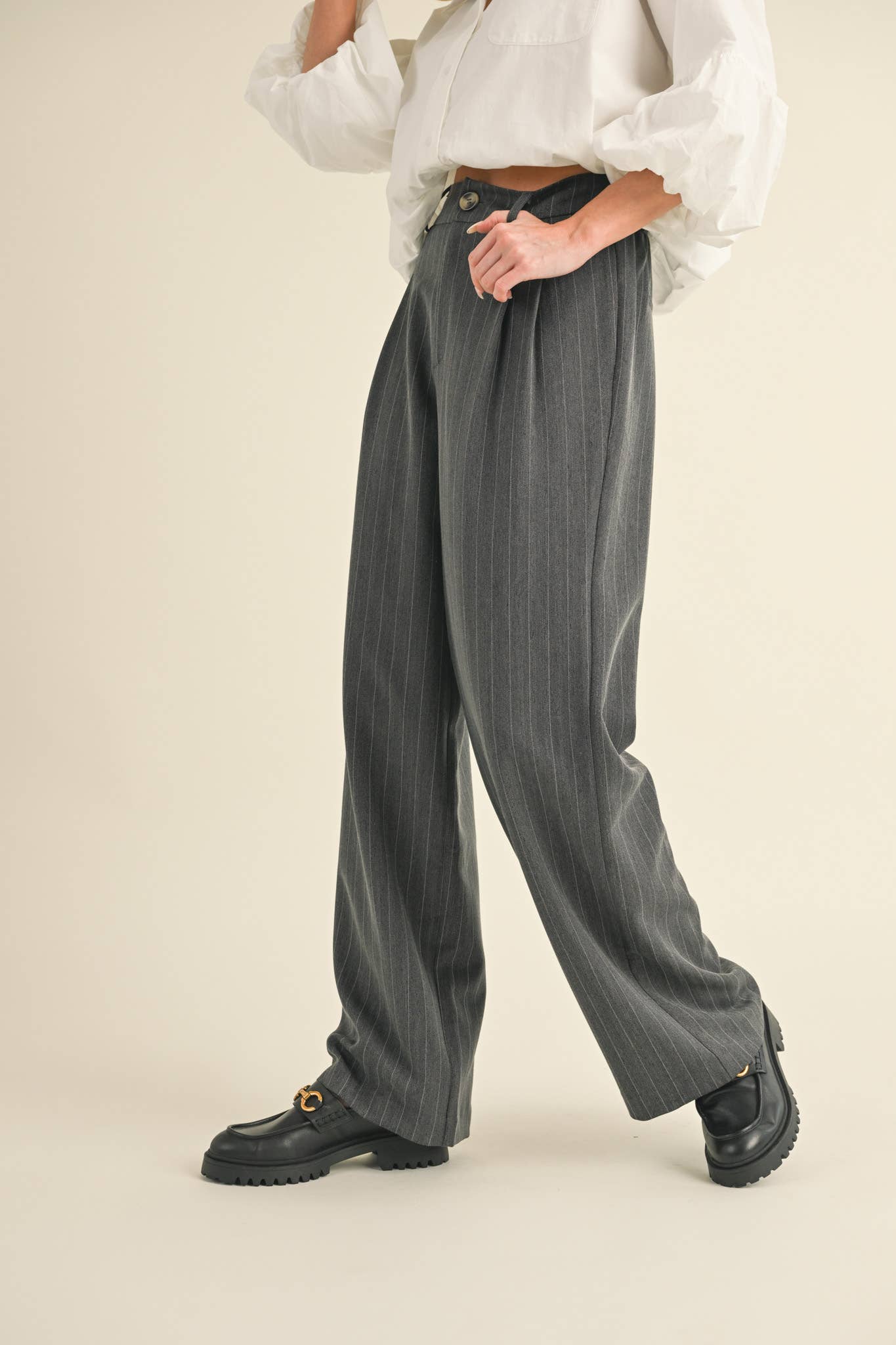 High-Waisted Pinstripe Wide Leg Trousers – Pleated Waist with Pockets & Zip Closure