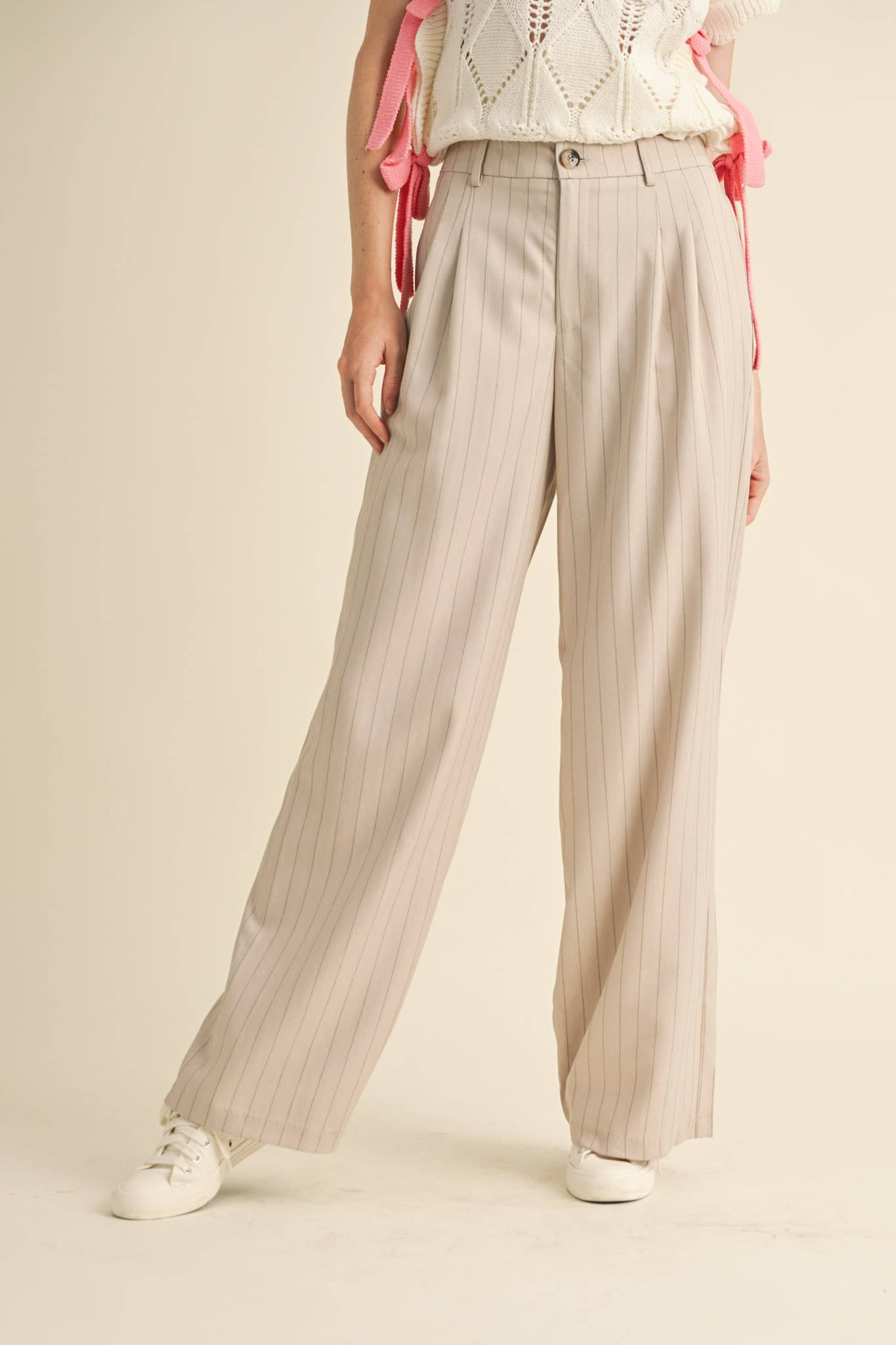 High-Waisted Pinstripe Wide Leg Trousers – Pleated Waist with Pockets & Zip Closure