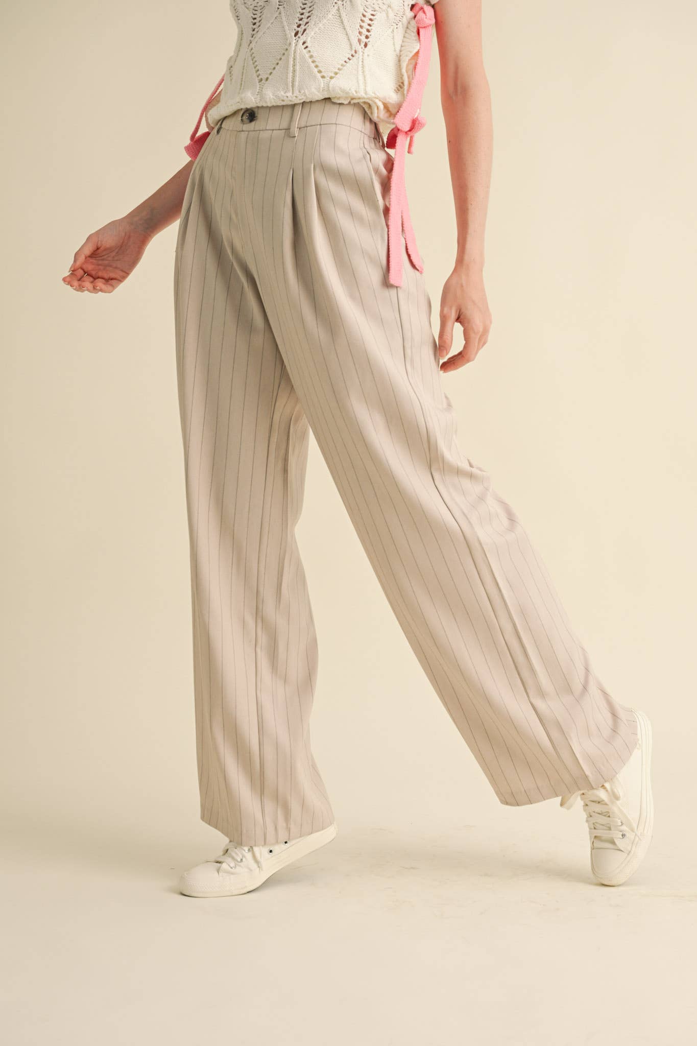 High-Waisted Pinstripe Wide Leg Trousers – Pleated Waist with Pockets & Zip Closure