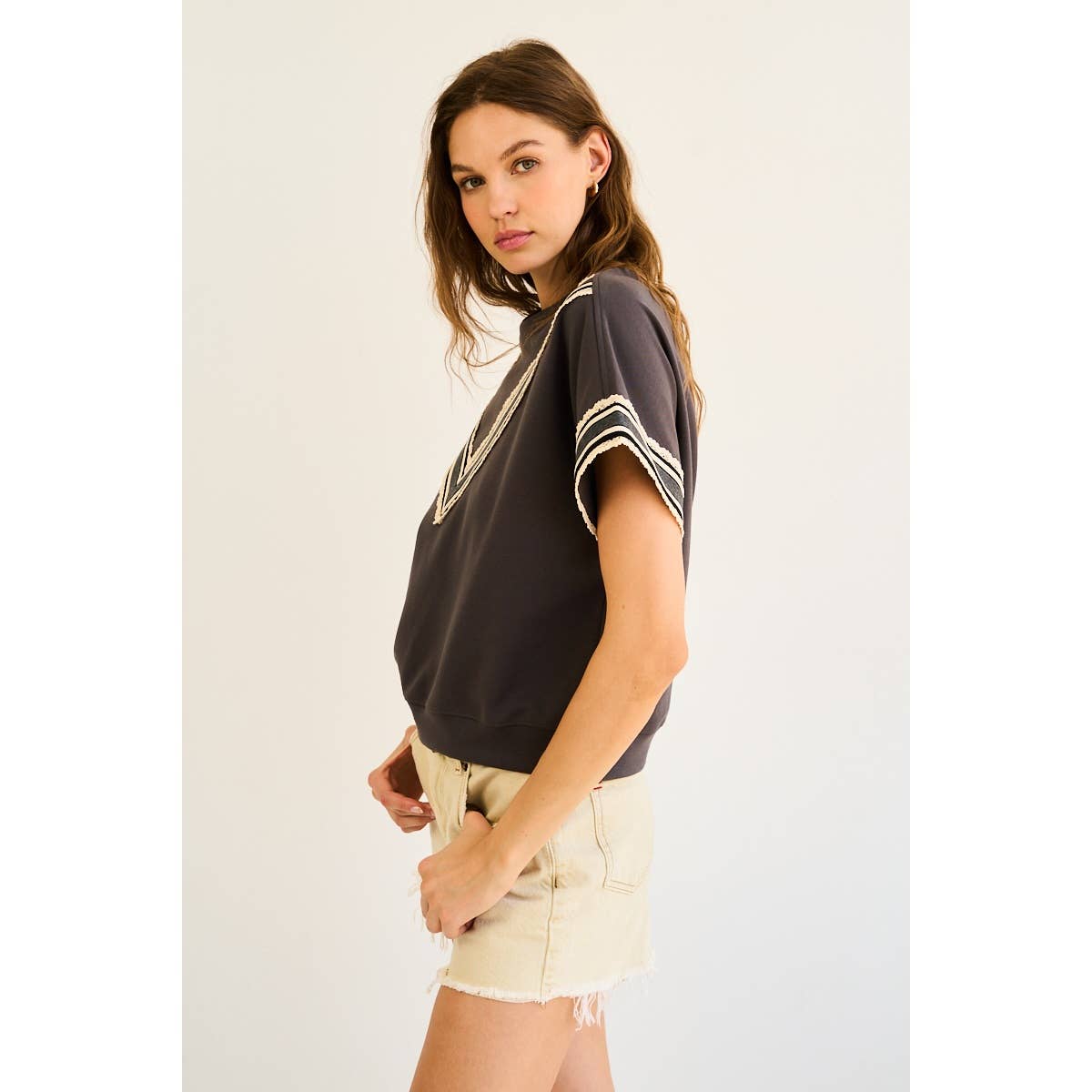 Vintage-Inspired Lace Trim Tee with V Detail – Sporty & Feminine Contrast Top
