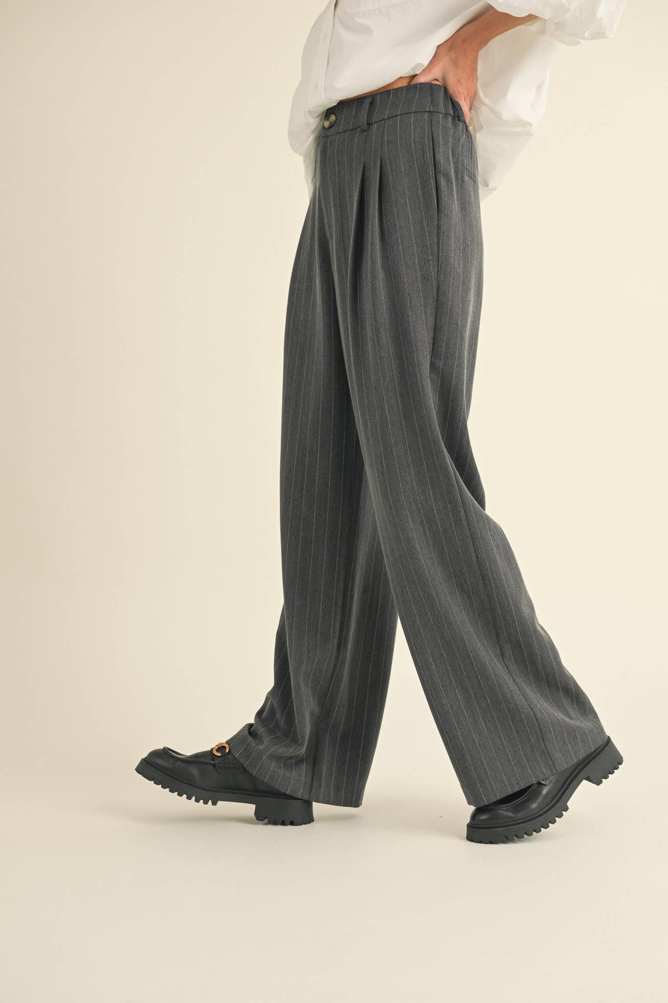 High-Waisted Pinstripe Wide Leg Trousers – Pleated Waist with Pockets & Zip Closure