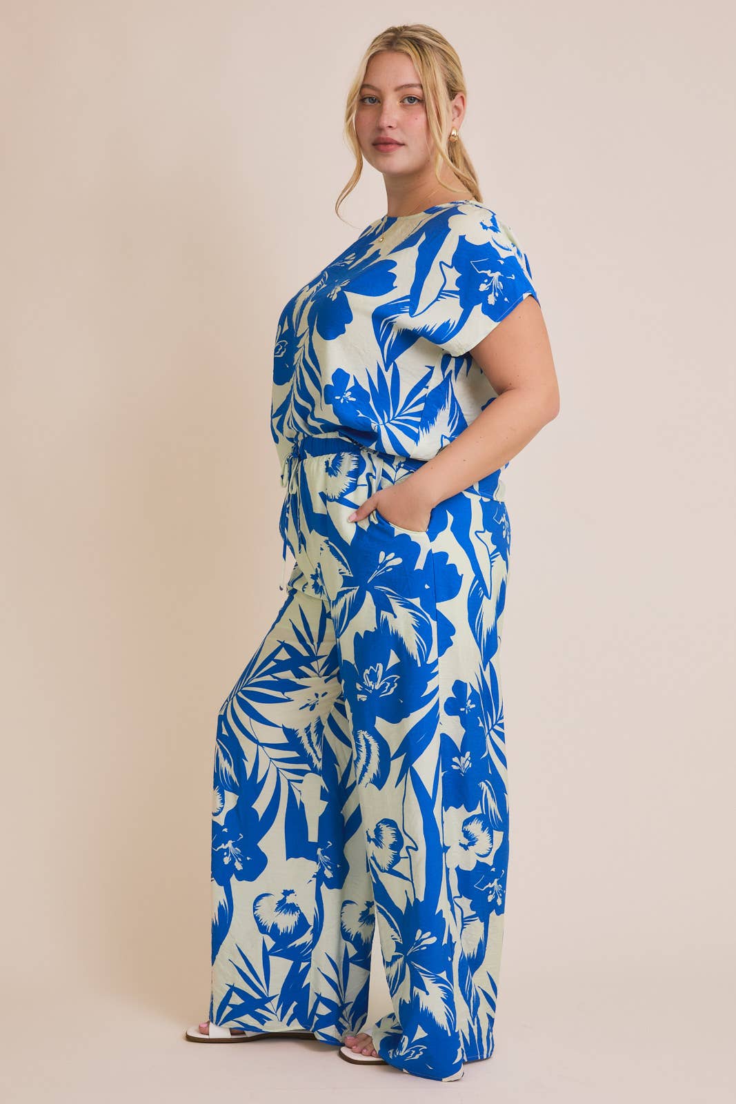 PLUS ROUND NECK SHORT SLEEVE TROPICAL PRINT TOP AND PANTS