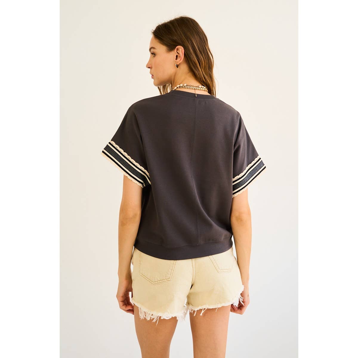 Vintage-Inspired Lace Trim Tee with V Detail – Sporty & Feminine Contrast Top