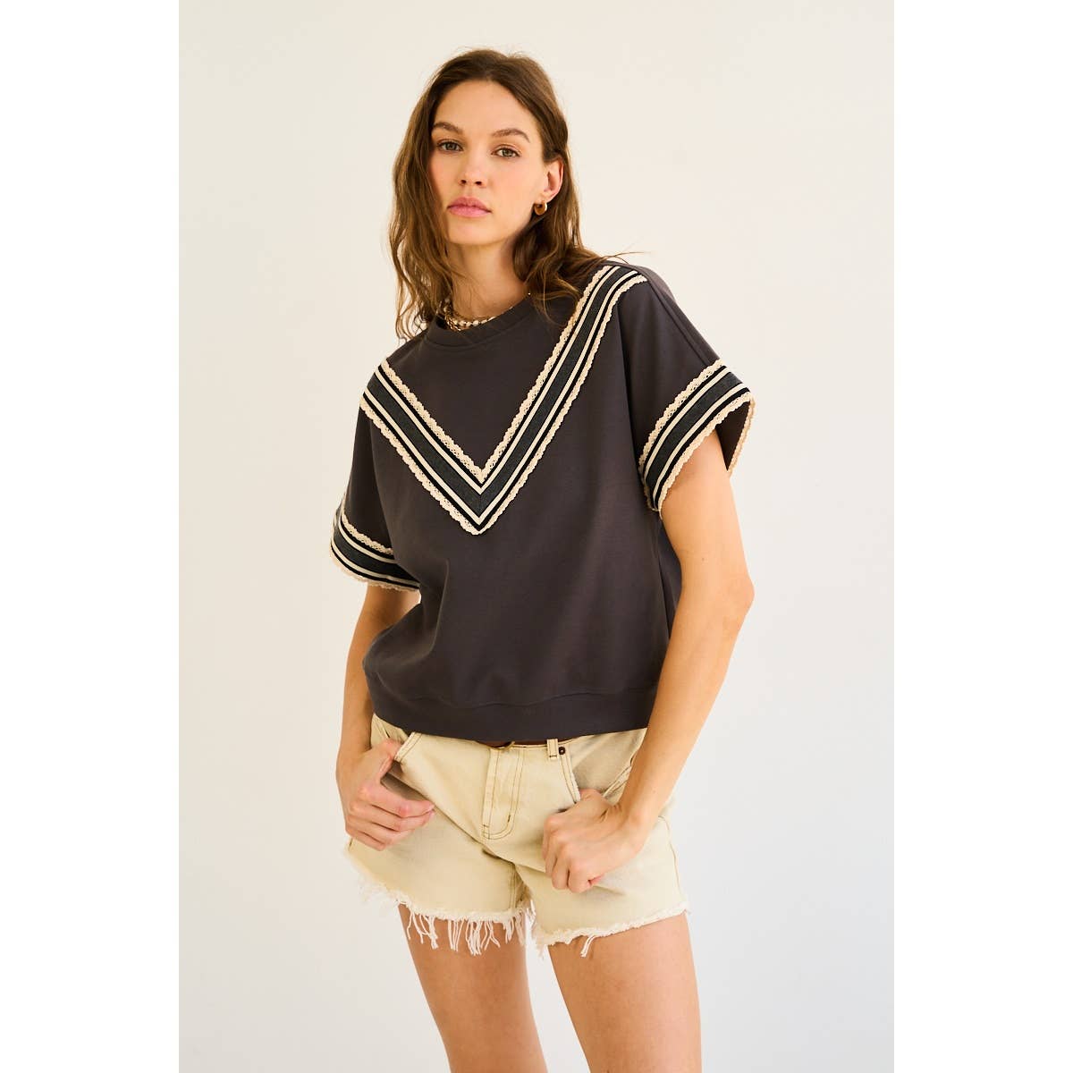 Vintage-Inspired Lace Trim Tee with V Detail – Sporty & Feminine Contrast Top