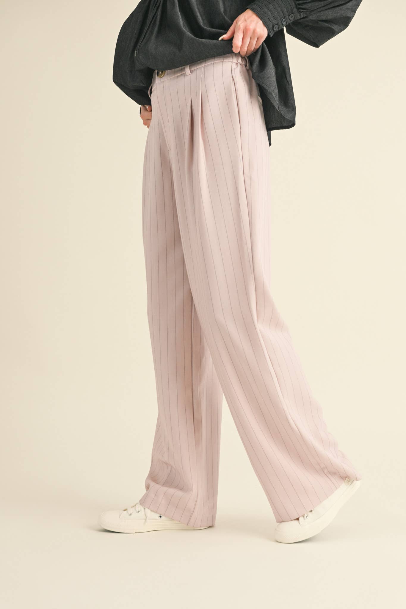 High-Waisted Pinstripe Wide Leg Trousers – Pleated Waist with Pockets & Zip Closure