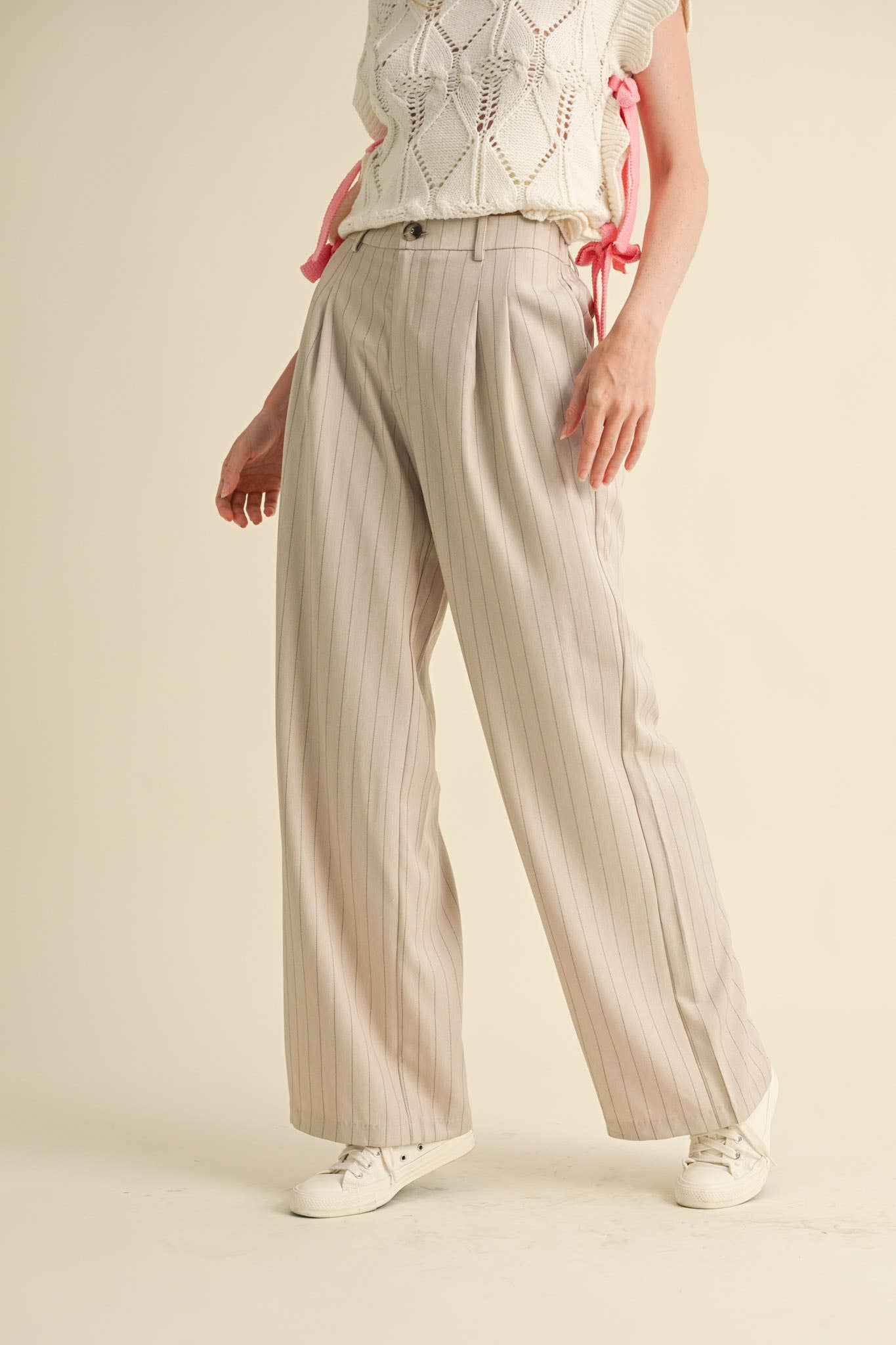 High-Waisted Pinstripe Wide Leg Trousers – Pleated Waist with Pockets & Zip Closure