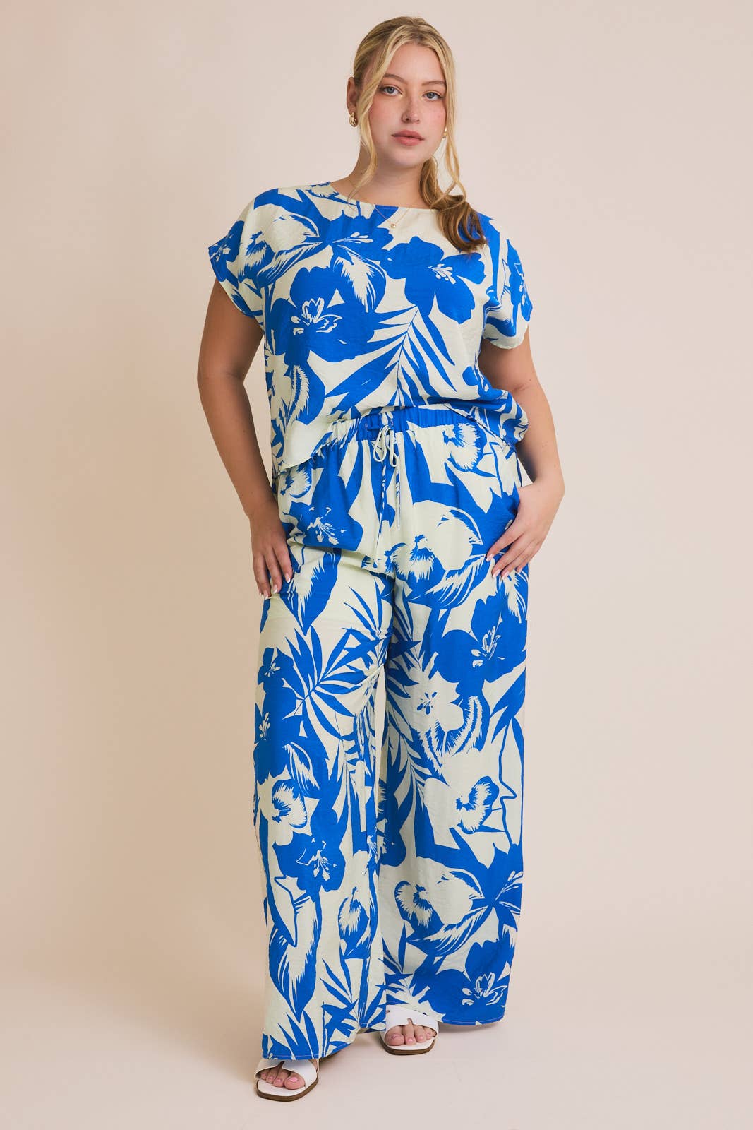 PLUS ROUND NECK SHORT SLEEVE TROPICAL PRINT TOP AND PANTS