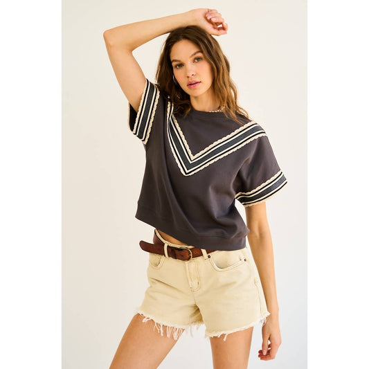Vintage-Inspired Lace Trim Tee with V Detail – Sporty & Feminine Contrast Top
